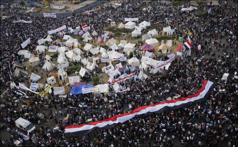 Egipcios se manifiestan de nuevo contra decreto presidencial